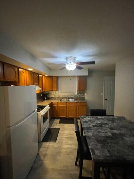 Building Photo - 1024 N Jefferson St