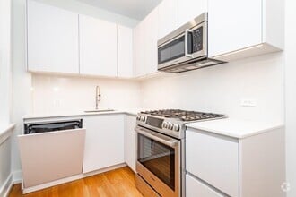Building Photo - 18 Forest St