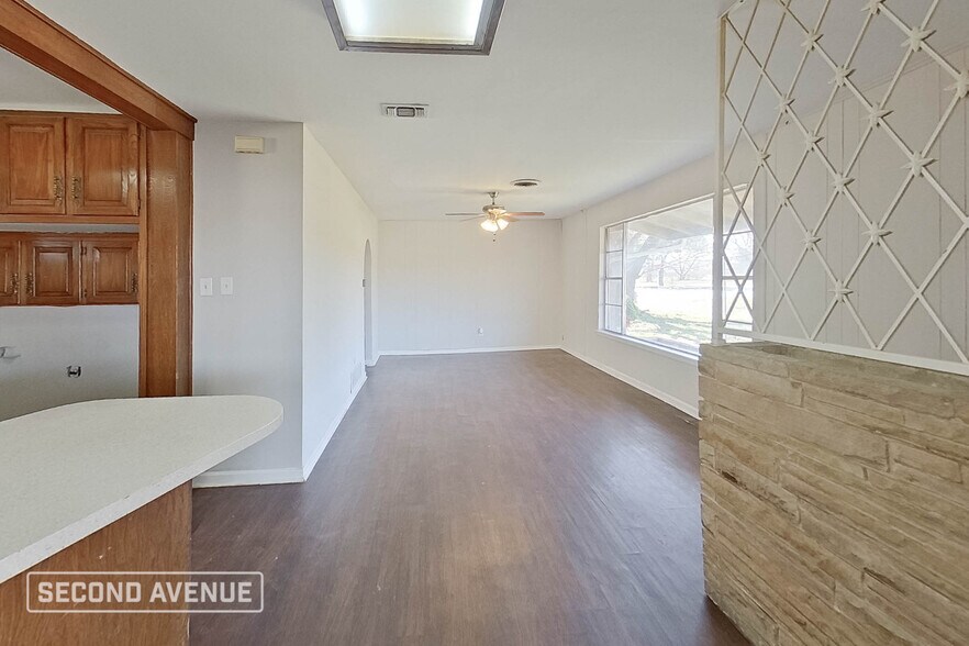 Building Photo - 2713 S Carrier Pkwy