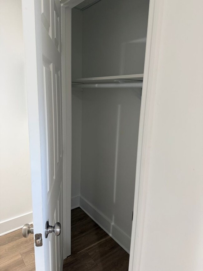 Building Photo - 400 Gallatin Ave