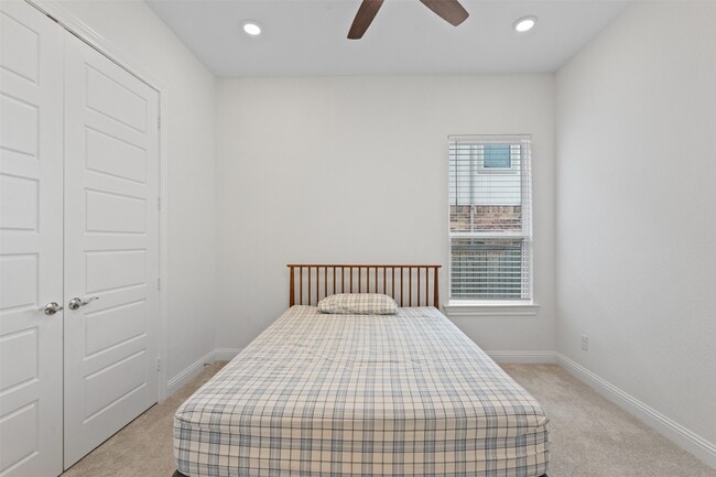 Building Photo - 10807 Cloaked Wing Ct