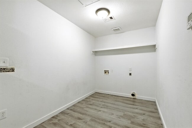 Building Photo - 1718 N Travis Ave