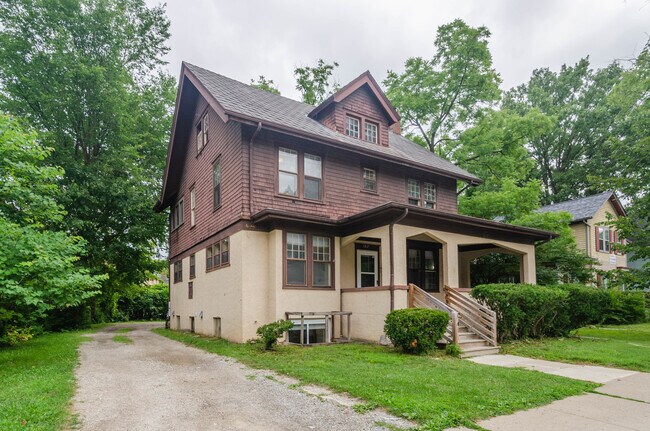 Building Photo - 1517 S University Ave