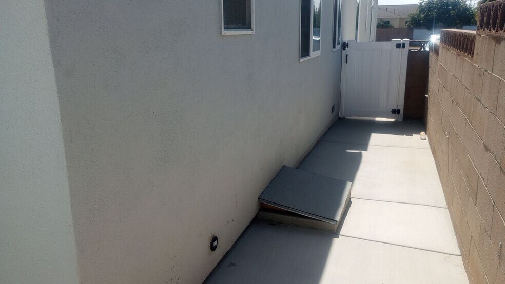 Building Photo - 1907 W 154th Pl