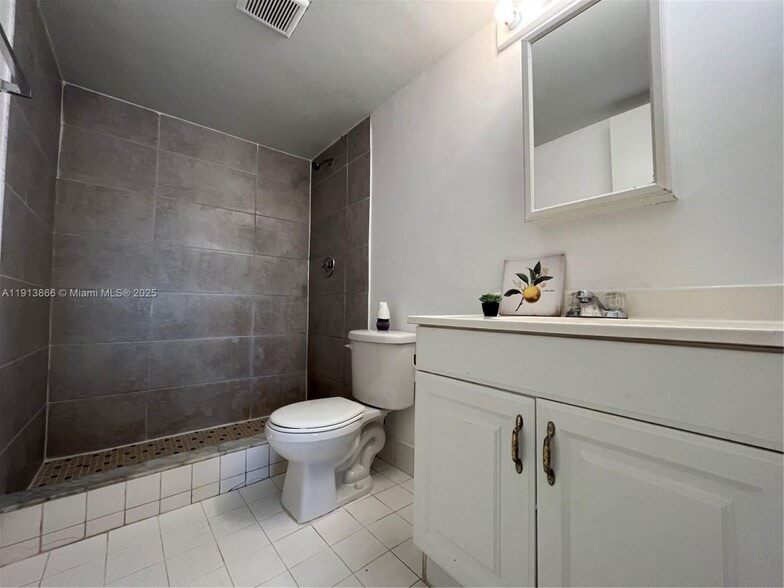 Building Photo - 3720 N Pine Island Rd