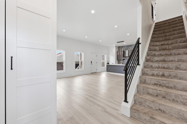 Building Photo - 1102 Summit St