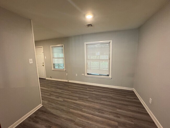 Building Photo - 3416 Wood Ave