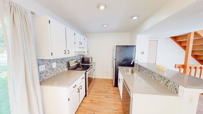Building Photo - 5127 Singleton Dr