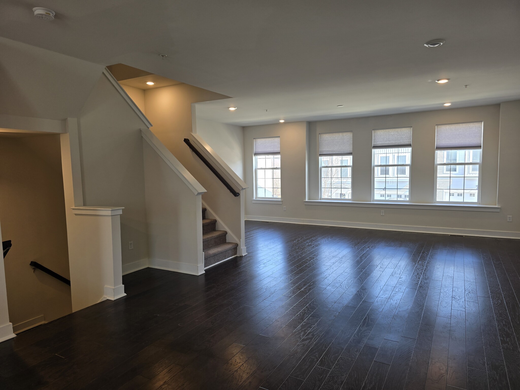 Building Photo - 226 Red Leaf Ln