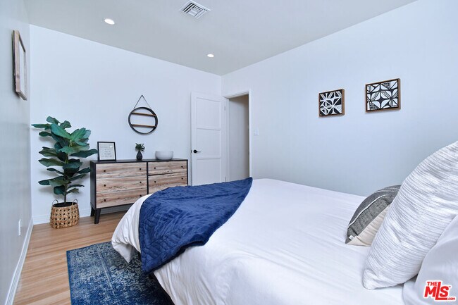 Building Photo - 6167 Costello Ave