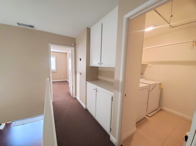 Building Photo - 2344 Hampstead Way