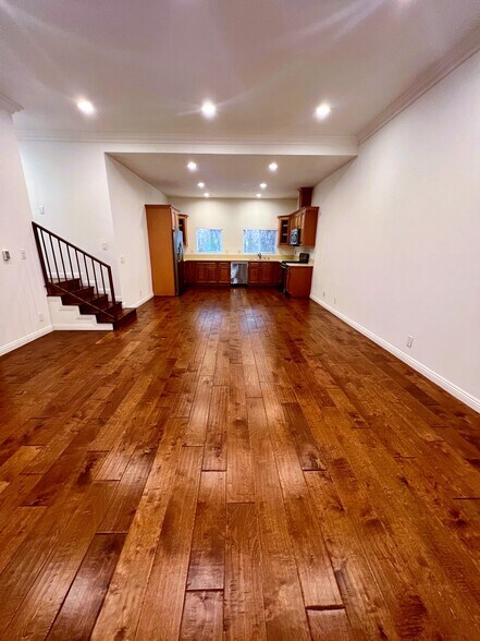 Building Photo - 1122 10th St