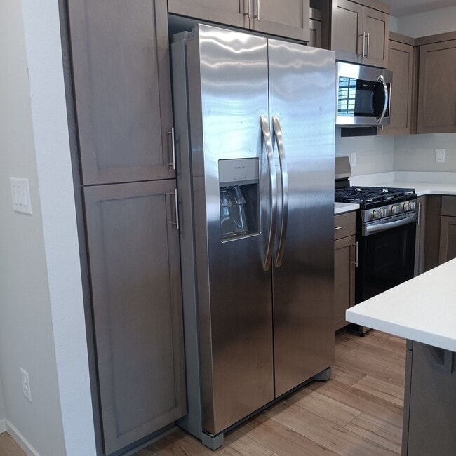 Building Photo - Beautiful Modern Home in Woodburn is Ready For You!!