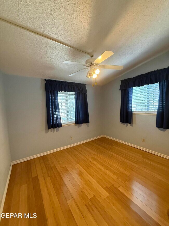 Building Photo - 10449 Chinaberry Dr