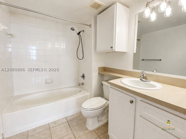 Building Photo - 2665 SW 37th Ave