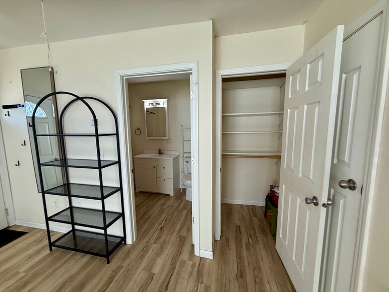 Building Photo - 7215 University Ave