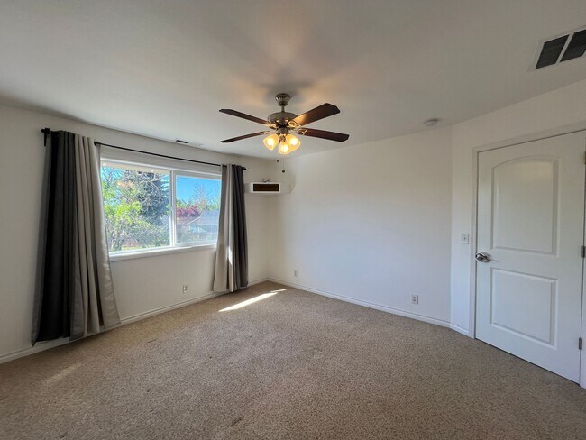 Building Photo - 1592 Kingston Way