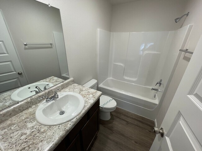 Building Photo - *Pre-leasing* Three Bedroom | Two Bath Hom...