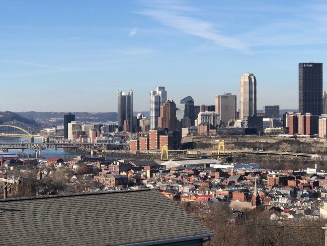 Building Photo - 2309 Wellington St