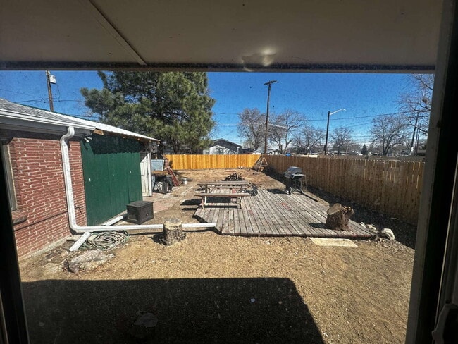 Building Photo - Available Immediately!  Spacious 6-Bedroom Retreat with 2 Full Baths in Charming Denver Locale!