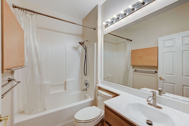 Building Photo - 2/2 BEAUTIFUL Single Story in Sun City Ant...