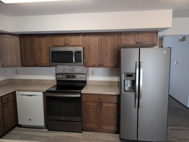 Building Photo - Fully Updated 3 Bedroom 3 Bath Townhouse with 2 Stall Attatched Garage