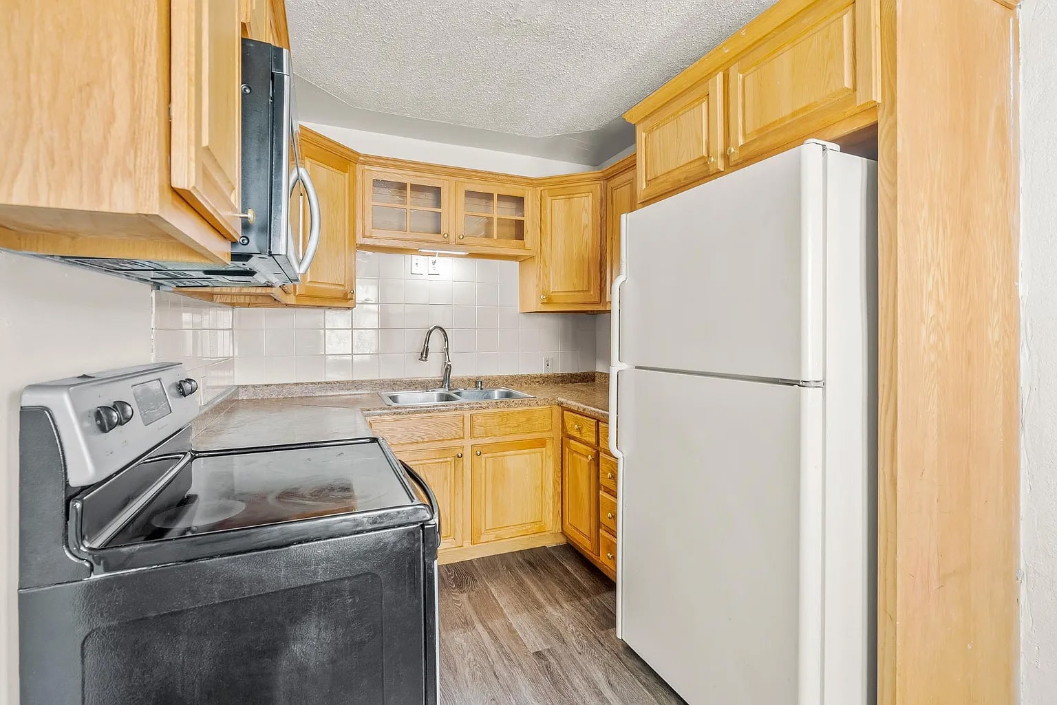 Building Photo - 1520 W 9th St