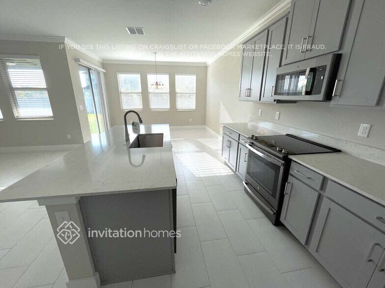 Building Photo - 9808 Little Bluestem Dr