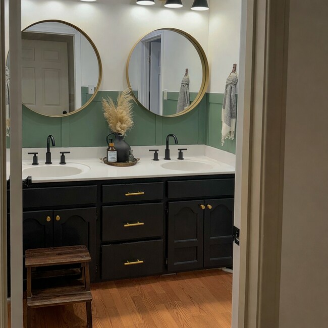 Building Photo - Parkwood Blvd.