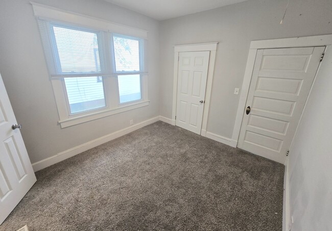 Building Photo - RENOVATED 3 BEDROOM HOME FOR RENT IN OAKWO...