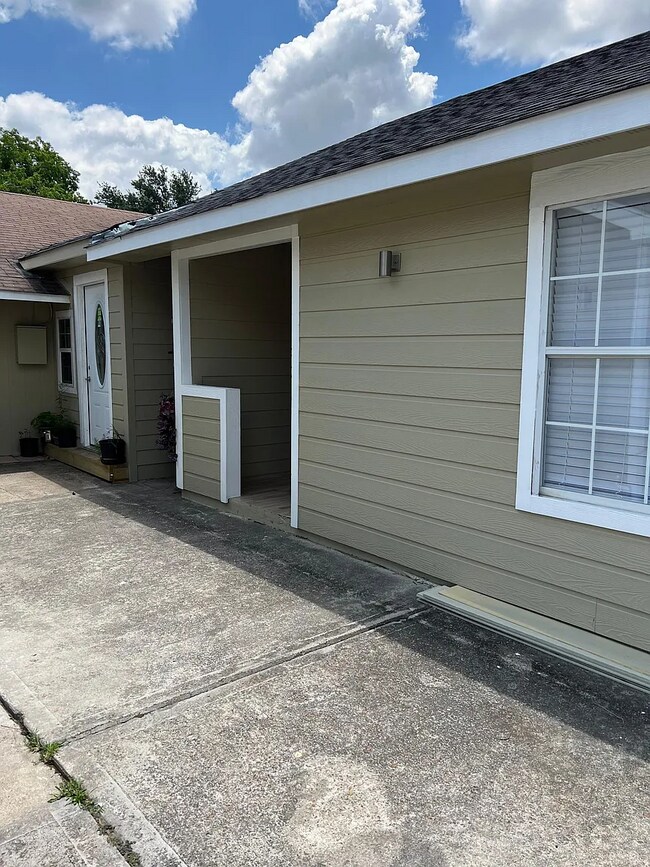 Building Photo - 7214 Corsicana St