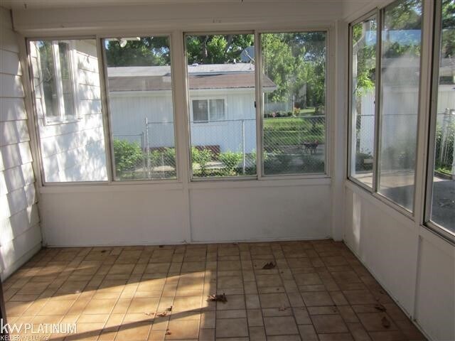 Sun Porch - 858 N 6th St