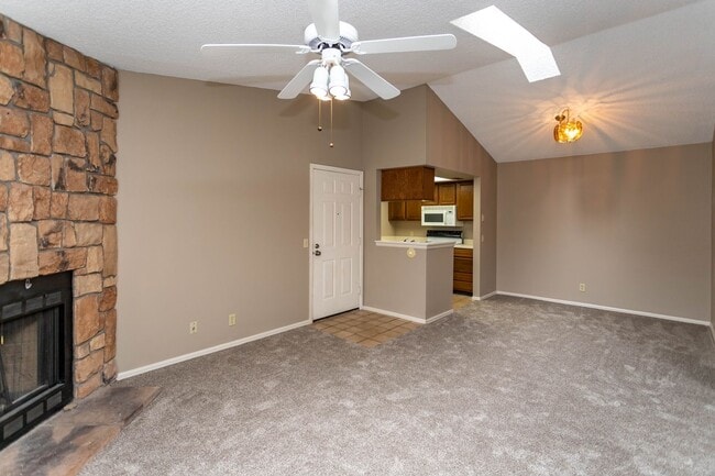 Building Photo - Cozy 2-Bed Condo with Fireplace, Garage & Pool Access Near Shopping!