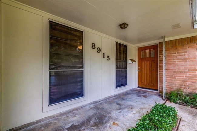 Building Photo - 8915 Bintliff Dr