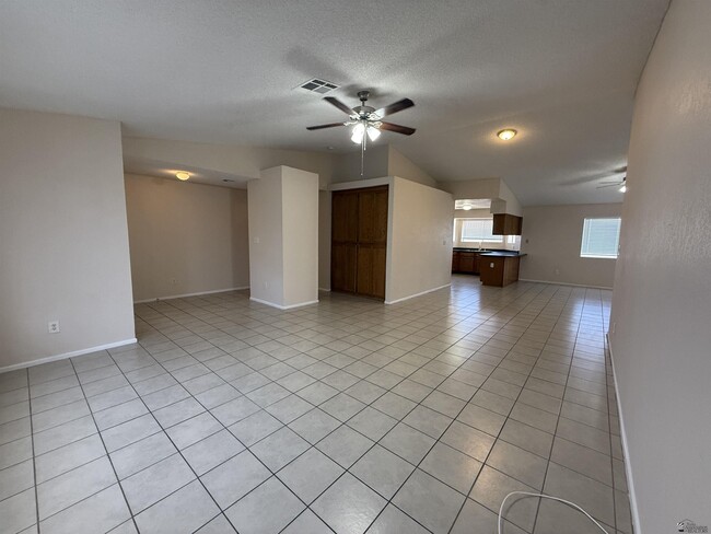 Building Photo - 6141 E 40th Pl