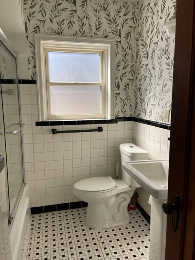 Building Photo - Quaint Rockhill Home in Private Cul-de-Sac!