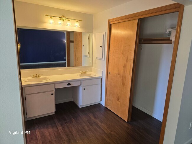 Building Photo - Amazing 3 bedroom home