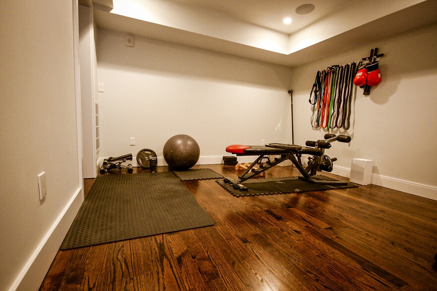 small bed room or office or gym - 225 Dorchester St