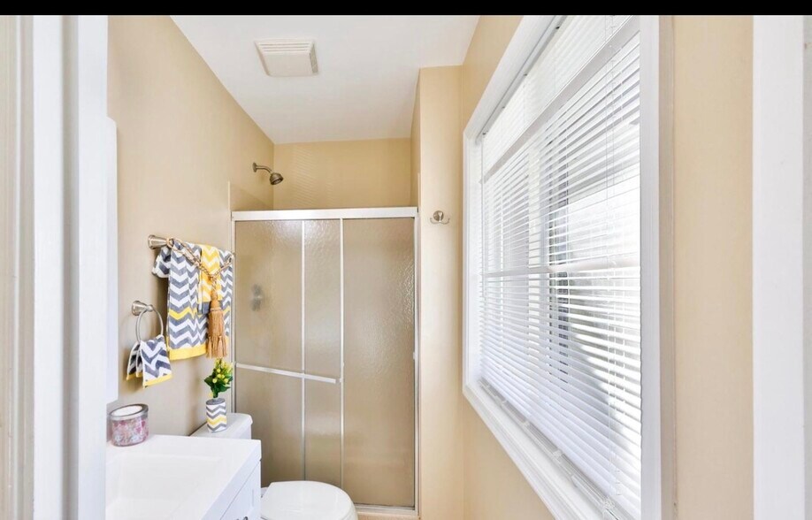 Building Photo - 11817 Coopers Ct