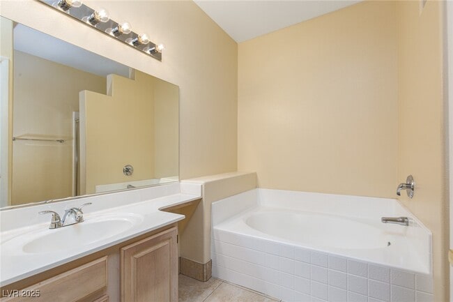 Building Photo - 5650 E Sahara Ave