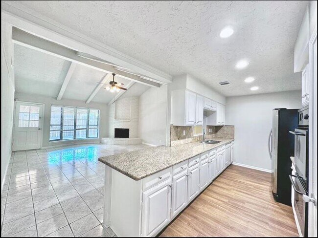 Building Photo - 9110 Gustine Ln