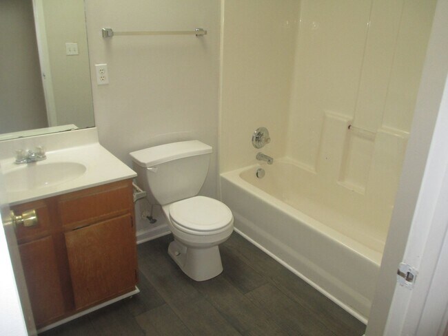Building Photo - Ranch home minutes from uptown Charlotte
