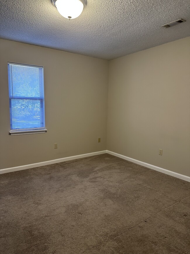 Building Photo - 1428 Central Ln