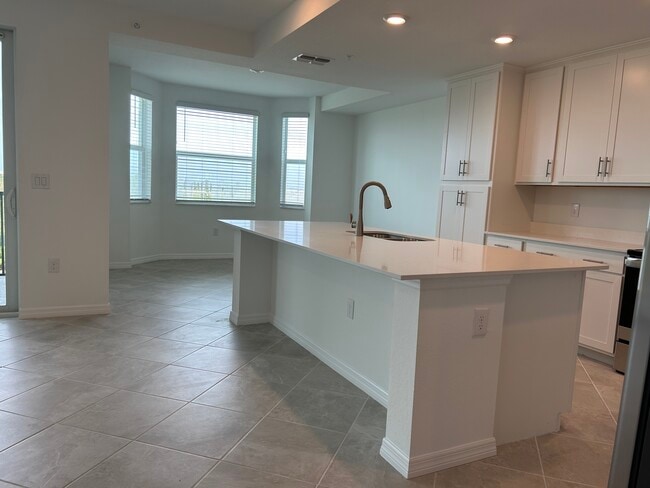 Building Photo - 12180 Wellen Golf St