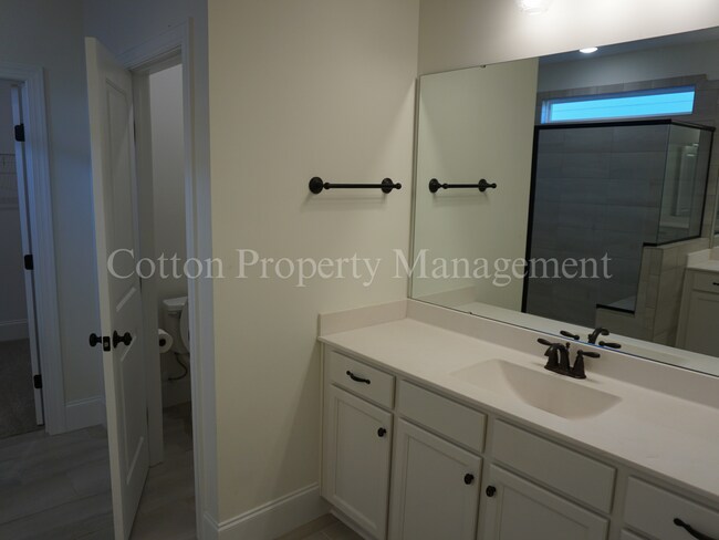 Building Photo - 33 Meon Ln