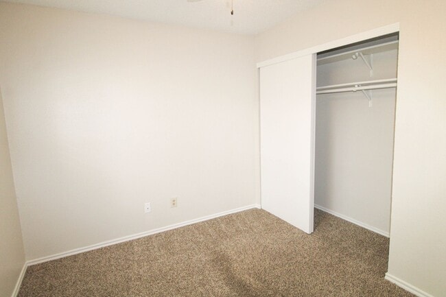 Building Photo - 945 Schertz Pkwy