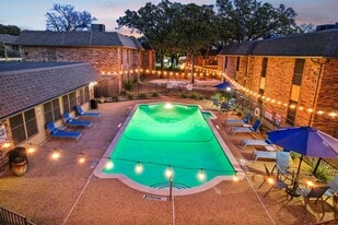 forest-ridge-apartments-denton-tx-community-pool-aerial - Forest Ridge Apartments