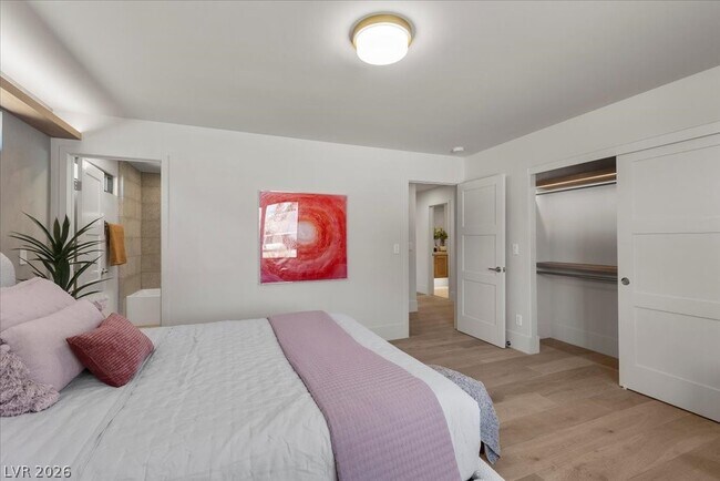 Building Photo - 2401 Driftwood Dr