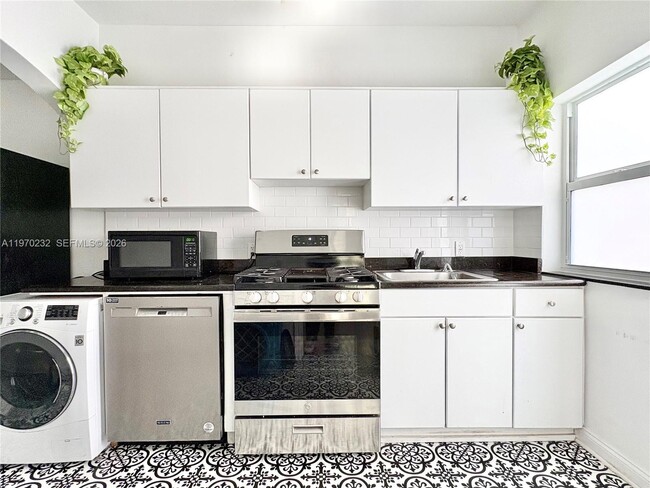 Building Photo - 1027 Euclid Ave