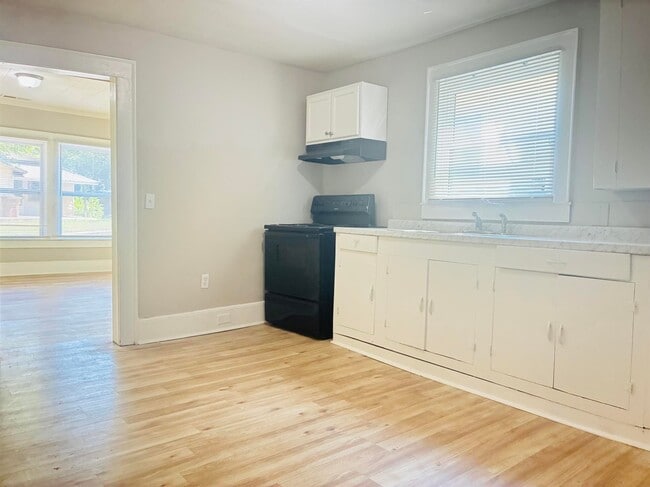 Building Photo - 205 Dover St